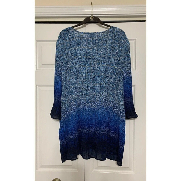 Catherine’s Pleated Stretchy Blue Ombré Sparkle V Neck Tunic Top Size 4X (W42) - Picture 7 of 8